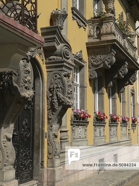 Budapest Hauptstadt Palast Schloß Schlösser Wohnhaus Fassade Hausfassade Ortsteil Ungarn