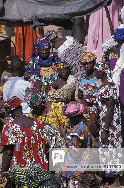 Mali  Djenné  Menschen auf dem Markt