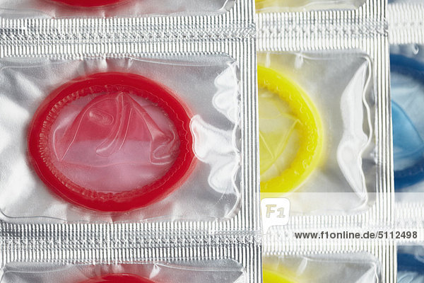 Nahaufnahme von bunten Kondomen