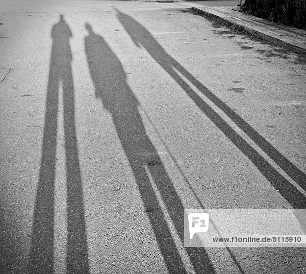Drei lange Schatten