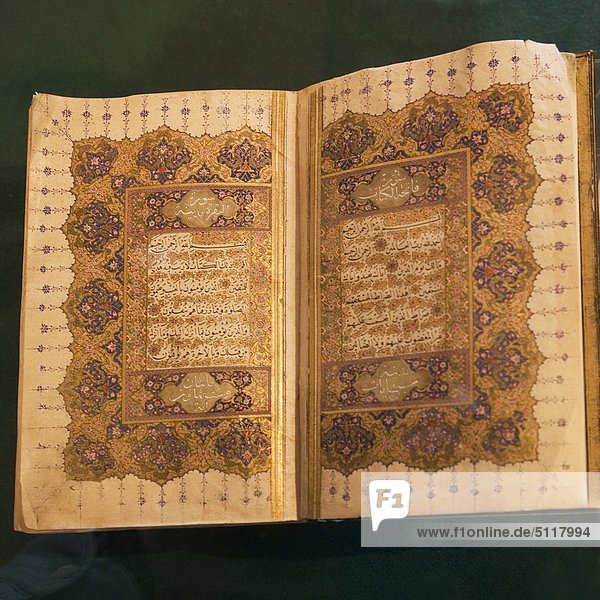 Türkei  Konya  Mevlana Museum  osmanischen Koran 1672