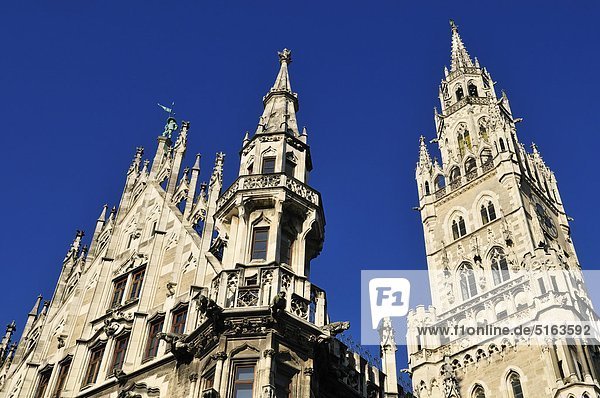 Europa  Deutschland  Bayern  München  Blick auf das neugotische Rathaus gegen den klaren Himmel