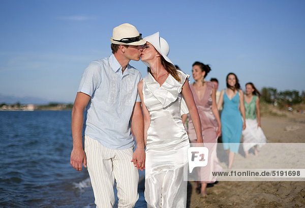 Hochzeit  Strand  küssen
