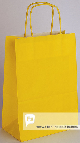 Gelbe Einkaufstüte aus Papier