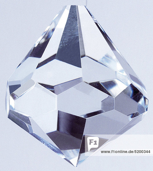 Geschliffener Prismakristall aus Glas