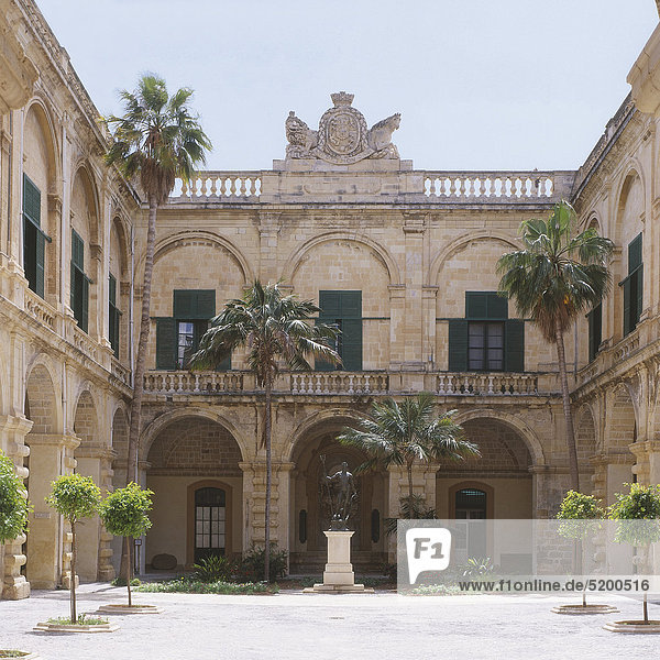 Auberge de Castille  Innenhof  La Valetta  Malta
