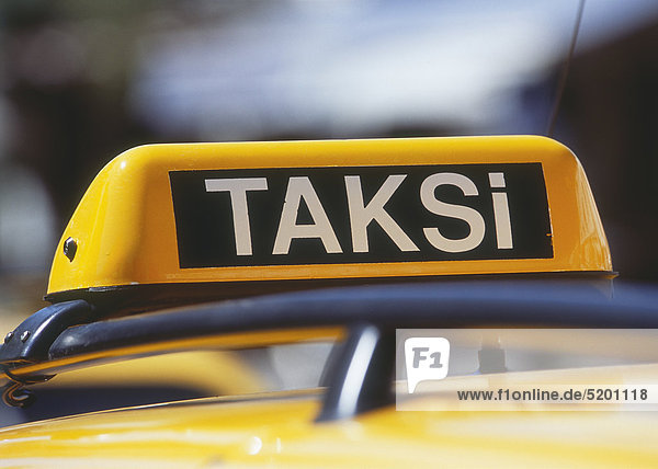 Taksi-Schild auf einem Taxi  Bodrum  Türkei