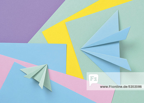 Origami  farbige Papierbögen