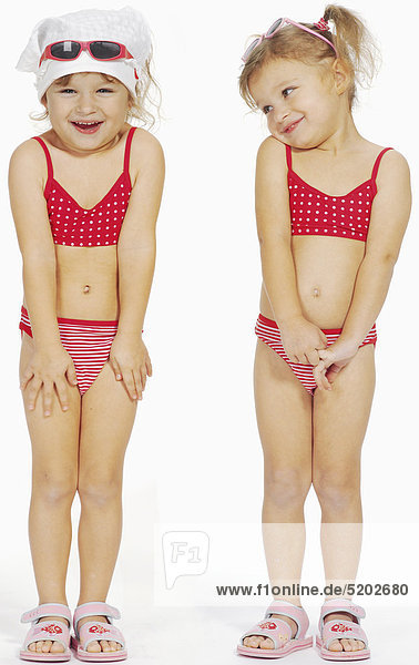 Zwei Kleine Mädchen im Bikini