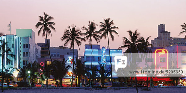 Miami Beach  Art Deco District  abends  Florida  USA