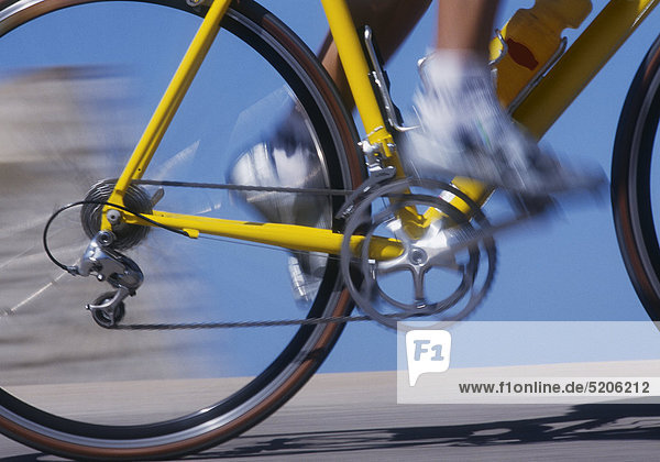 Rennradfahrer  Detail Beine  Bewegung