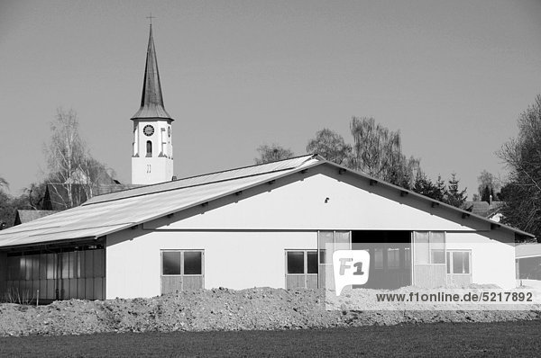 Bauernhof  Hof  Höfe  Kirche  frontal  Dorf  Bayern
