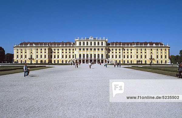 Österreich  Wien  Vorderansicht Schloss Schönbrunn