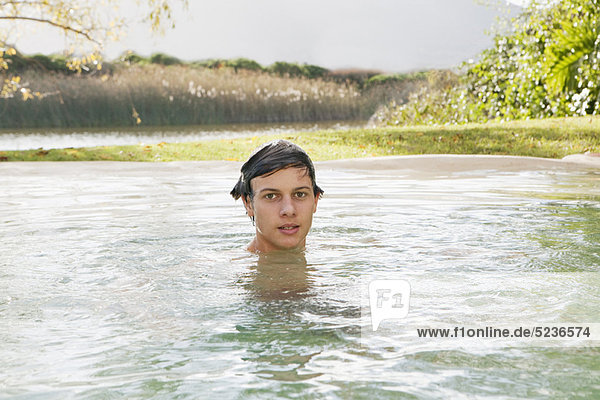 Jugendlicher Junge - Person See schwimmen