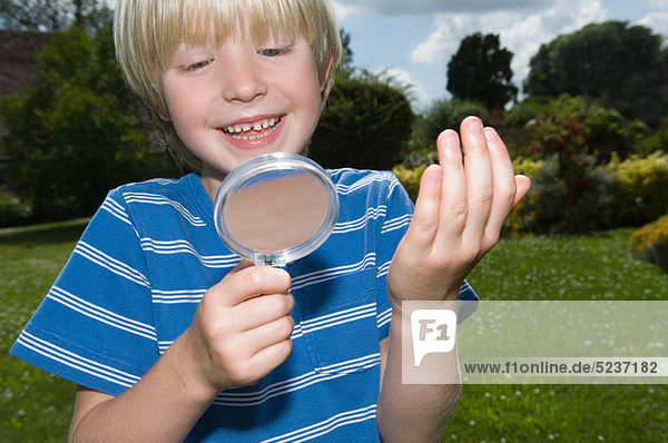 Außenaufnahme  benutzen  Glas  Junge - Person  Aussichtsplattform  freie Natur