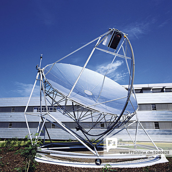 Solarkollektor auf Dach  Parabolspiegel