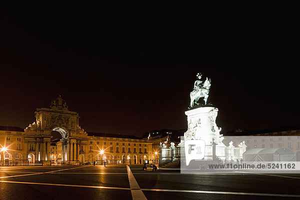 Europe  Portugal  Lisbon  View of Praca do Comercio with statue of king John I at night