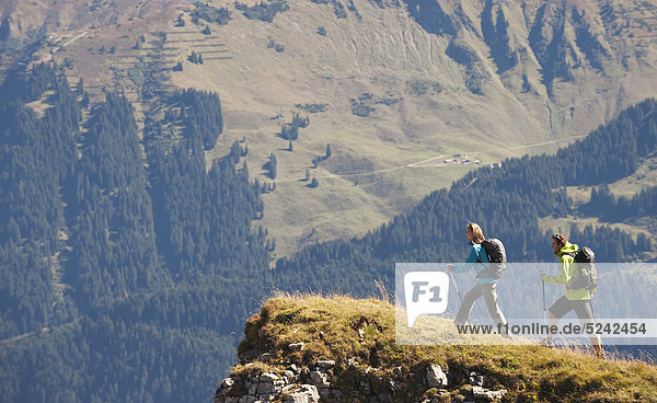 Austria  Kleinwalsertal  Man and woman hiking on edge of cliff