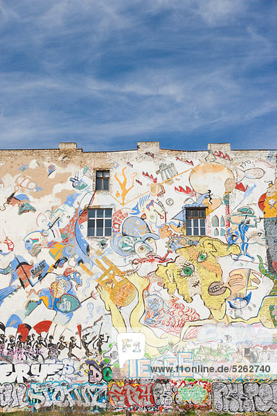 Graffiti an der Wand von Tacheles  Berlin  Deutschland
