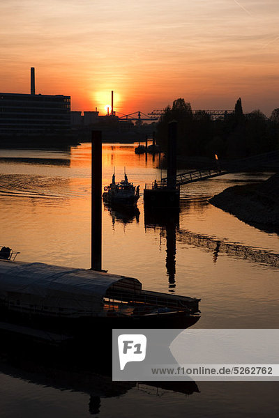 Düsseldorf-Hafen bei Sonnenuntergang  Deutschland