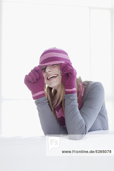 Jugendlicher  Hut  Handschuh  Kleidung  Mädchen