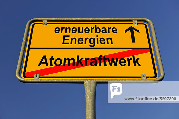 Schild Ortsende Symbolbild Ausstieg aus Kernenergie  Atomkraft  Einstieg in erneuerbare  regenerative Energien