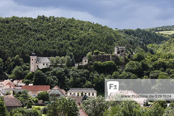 Church and castle ruins  Rehberg  Krems  Kremstal calley  Wachau  Lower Austria  Austria  Europe