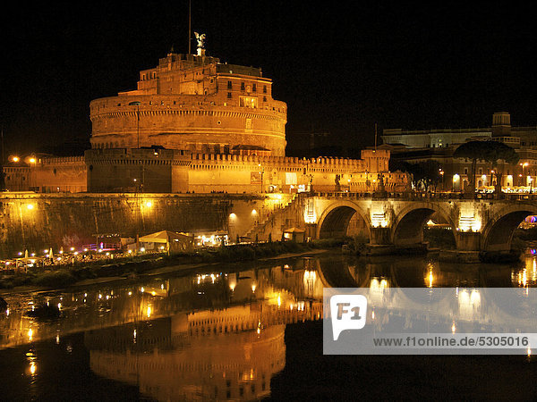 Engelsburg  Castel Sant Angelo bei Nacht  Rom  Italien  Europa