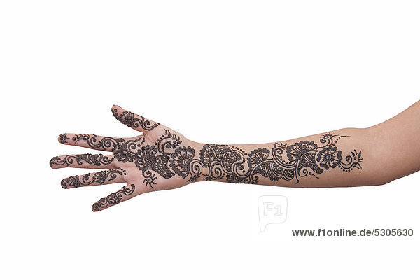 Traditional henna pattern on Indian bride's arm
