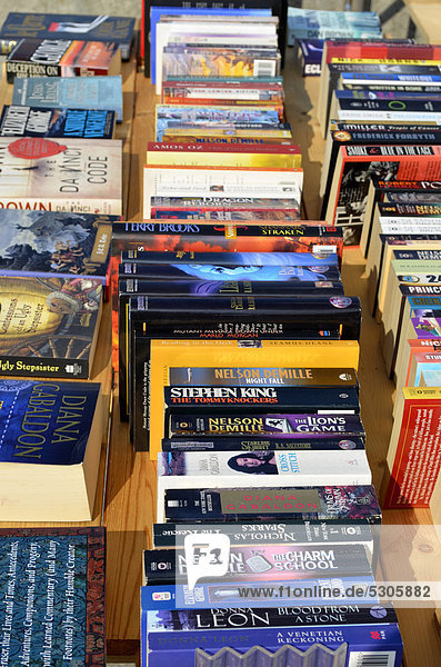 Viele Bücher  Flohmarkt  Düsseldorf  Nordrhein-Westfalen  Deutschland  Europa