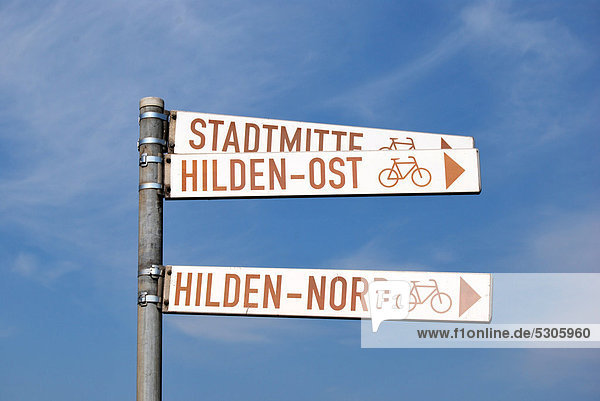 Wegweiser für Radfahrer  Hilden  Nordrhein-Westfalen  Deutschland  Europa