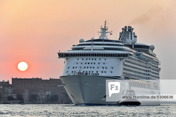 Europa Meer Venetien Passagier Kreuzfahrtschiff Italien