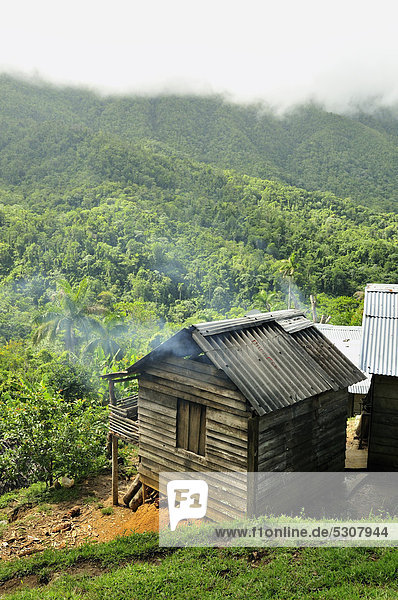 Indigenous huts in Parque Nacional Turquino in the Sierra Maestra near BatholomÈ MasÛ  Cuba  Caribbean