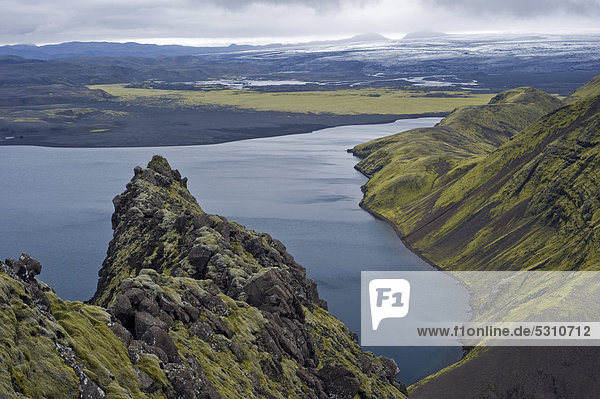 Die Berge Fögrufjöll und der See LangisjÛr  welcher ganz neu zum Nationalpark Vatnajökull hinzugefügt wurde  Naturschutzgebiet LangisjÛr  Vatnajökull Nationalpark  Hochland  Island  Europa