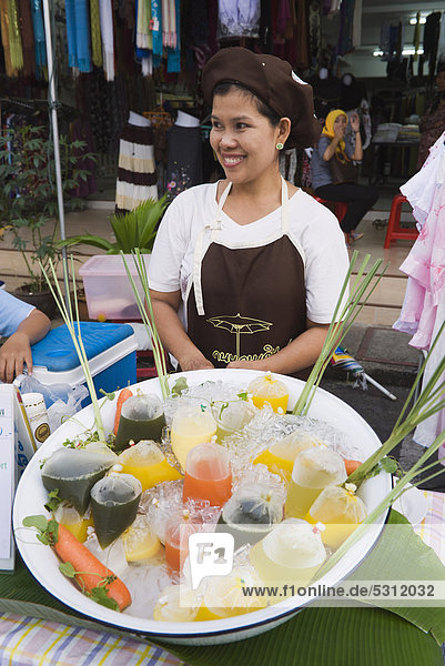 Woman offering fruit juice at the night market in Krabi Town  Krabi  Thailand  Southeast Asia  Asia