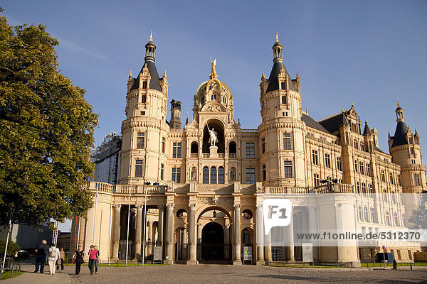 Schwerin Castle  state capital Schwerin  Mecklenburg-Western Pomerania  Germany  Europe