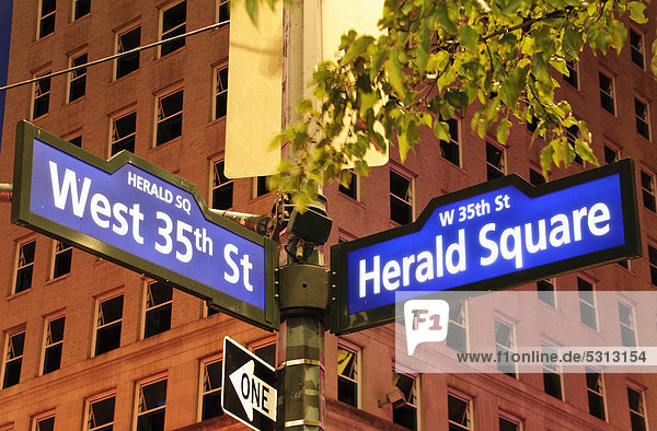 Straßenschilder  West 35th Street  Herald Square  Manhattan  New York  USA