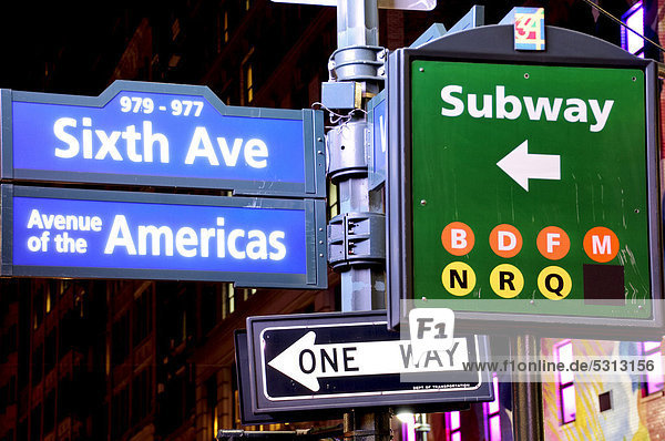 Straßenschilder  Sixth Avenue  Avenue of the Americas  Manhattan  New York  USA