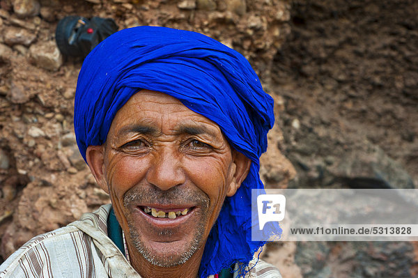 Portrait of an elderly man wearing a blue turban  nomadic cave-dweller  Berber  Dades Valley  High Atlas Mountains  southern Morocco  Morocco  Africa