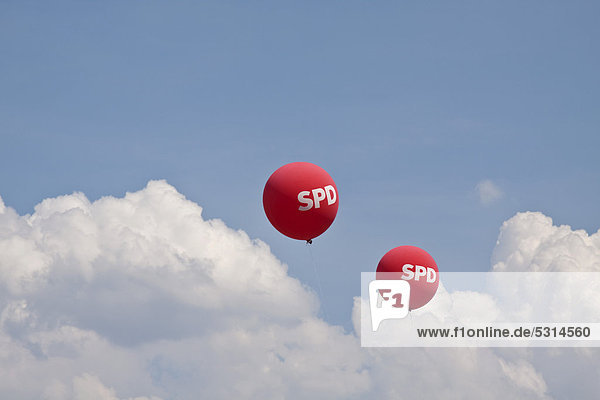 Rote Luftballons  Aufdruck SPD  Sozialdemokratische Partei Deutschlands  Deutschland  Europa