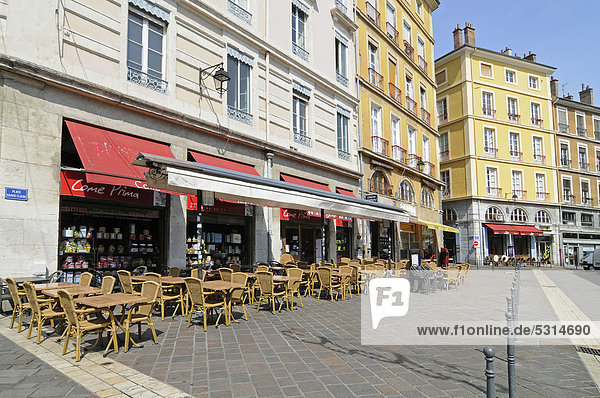 Straßencafe  Place Sainte Claire  Grenoble  Rhone-Alpes  Frankreich  Europa
