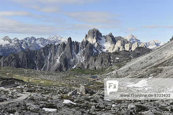 Bergpanorama Richtung Süden  Nähe Lavaredo Hütte  2344m  im Hochpustertal  Sexten  Dolomiten  Südtirol  Italien  Europa