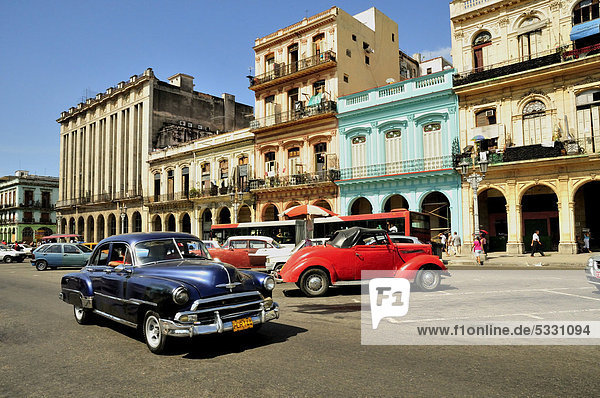 Havanna Hauptstadt Auto Gebäude Retro bunt Fassade Hausfassade frontal Karibik Kuba