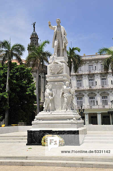 Monument für den Schriftsteller und Nationalhelden JosÈ MartÌ in der Altstadt Habana Viaja  UNESCO Weltkulturerbe  Havanna  Kuba  Karibik