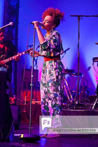 Die britische Sängerin Andreya Triana live beim Blue Balls Festival im Luzernersaal des KKL in Luzern  Schweiz  Europa