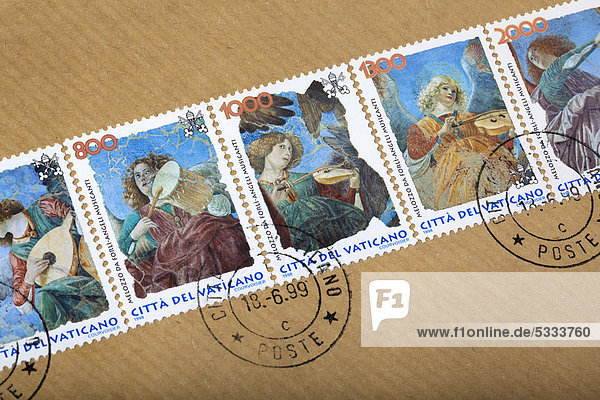 Gestempelte Briefmarken aus dem Vatikan  musizierende Engel  Angeli musicanti  von dem italienischen Maler Melozzo da Forli  Michelozzo degli Ambrogi  aus dem 15. Jahrhundert  Vatikan  Italien  Europa
