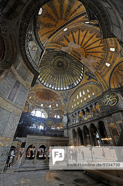 Hagia Sophia  Ayasofya  Hauptraum  Hauptschiff  Istanbul  Türkei