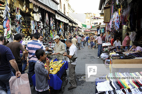 Basarviertel  Marktstraße am Großen Basar  Grand Bazaar  Kapali Carsi  Istanbul  Türkei