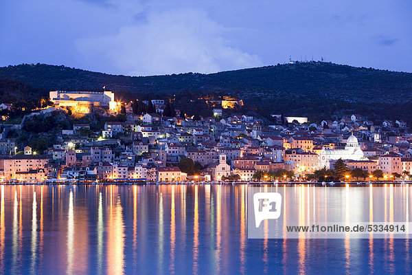 Nachtaufnahme  Kathedrale Sveti Jakov  UNESCO-Weltkulturerbe  Sibenik  Dalmatien  Kroatien  Europa