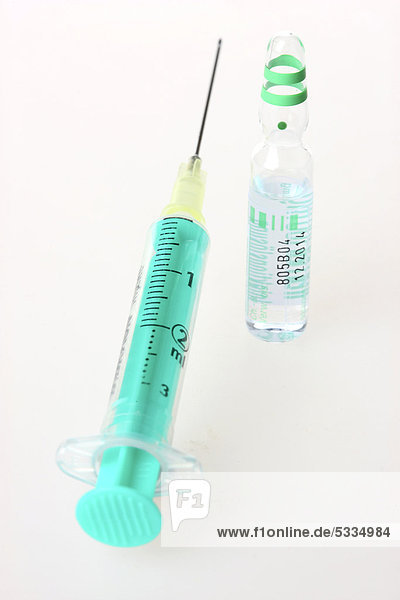 Einmalspritze  Kanüle  Ampulle  Impfstoff